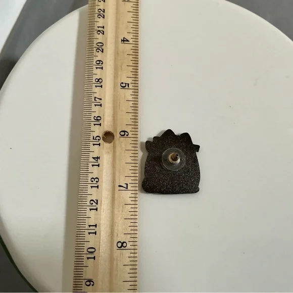 Cute Cat Enamel Pin - Black and Cream - Picture 4 of 4